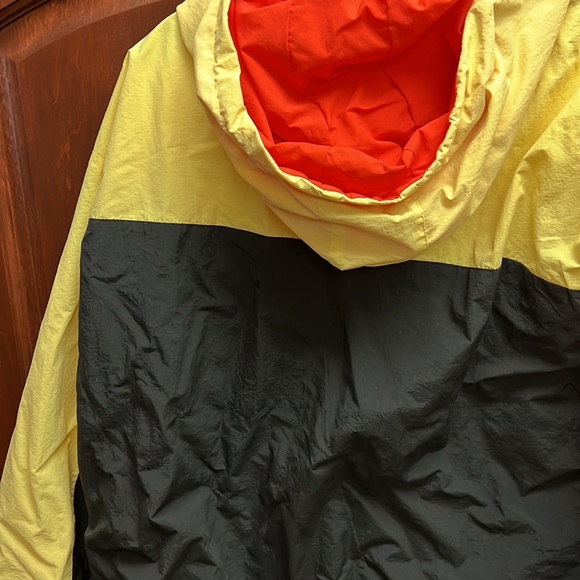 Hooded windbreaker 2X yellow,black NWT - Picture 2 of 2